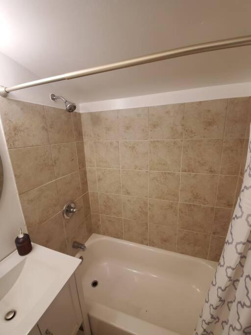 ווסט הייבן Beachy Bay Breeze Bungalow 2Br With Parking And Close To Many Amenities. מראה חיצוני תמונה