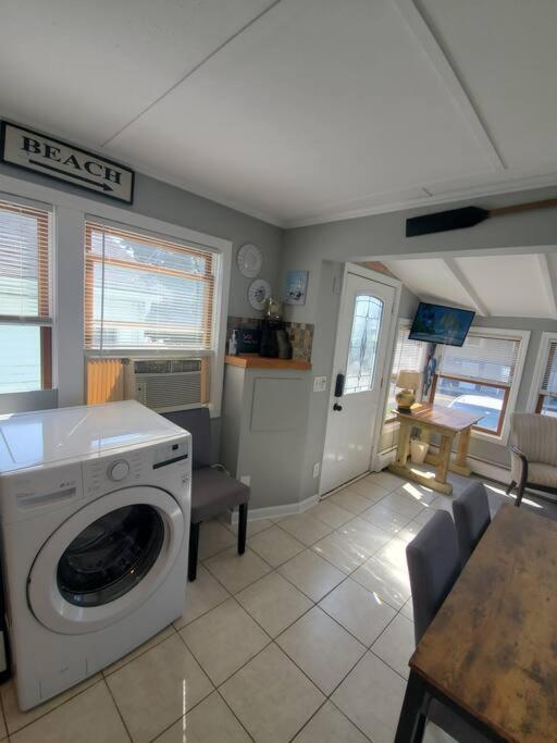 ווסט הייבן Beachy Bay Breeze Bungalow 2Br With Parking And Close To Many Amenities. מראה חיצוני תמונה